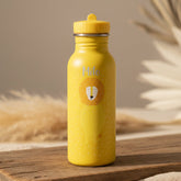 Trixie Trinkflasche 500 ml Herr Löwe in Gelb – Kinderflasche aus Edelstahl mit Löwenmotiv und Tragekordel für Kita und Schule