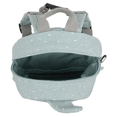 Trixie Kinder-Rucksack Herr Hai in Blau – Detailansicht mit Frontfach, Brustgurt und kinderfreundlichen Reißverschlüssen