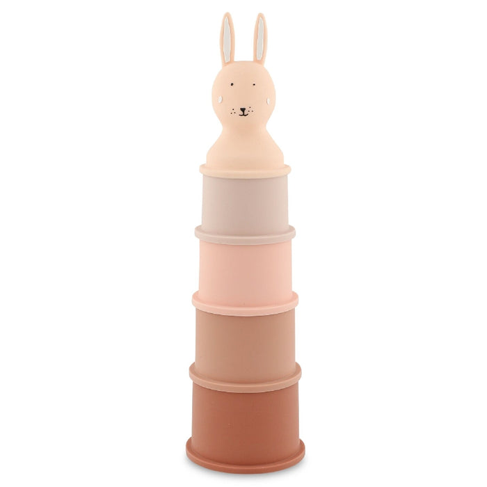 Trixie Stapelbecher-Set Frau Hase in Rosa – fünf weiche Silikonbecher zum Stapeln, Schöpfen und Spielen ab 6 Monaten